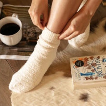 Load image into Gallery viewer, Cyberjammies Ivory Fluffy socks