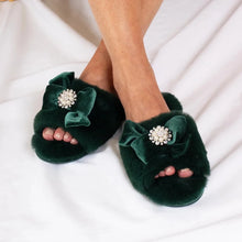 Load image into Gallery viewer, Pretty You London Anya Slippers In Green
